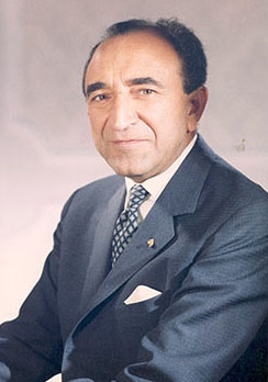Asadollah Alam : Un seul homme, des dizaines de versions ?