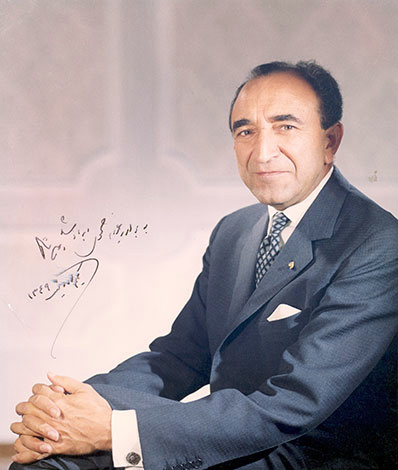 Asadollah Alam : Un seul homme, des dizaines de versions ?