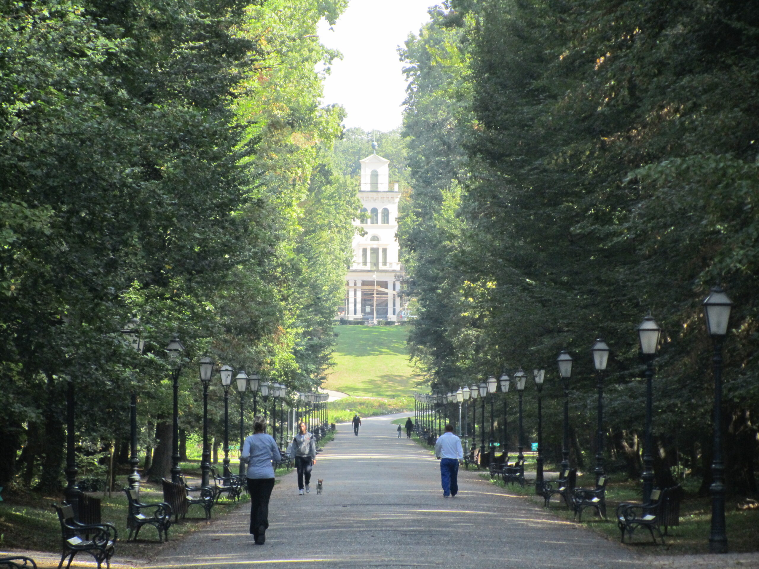 Est-ce que le plus vieux parc d'Europe est aussi beau que Central Park ?
