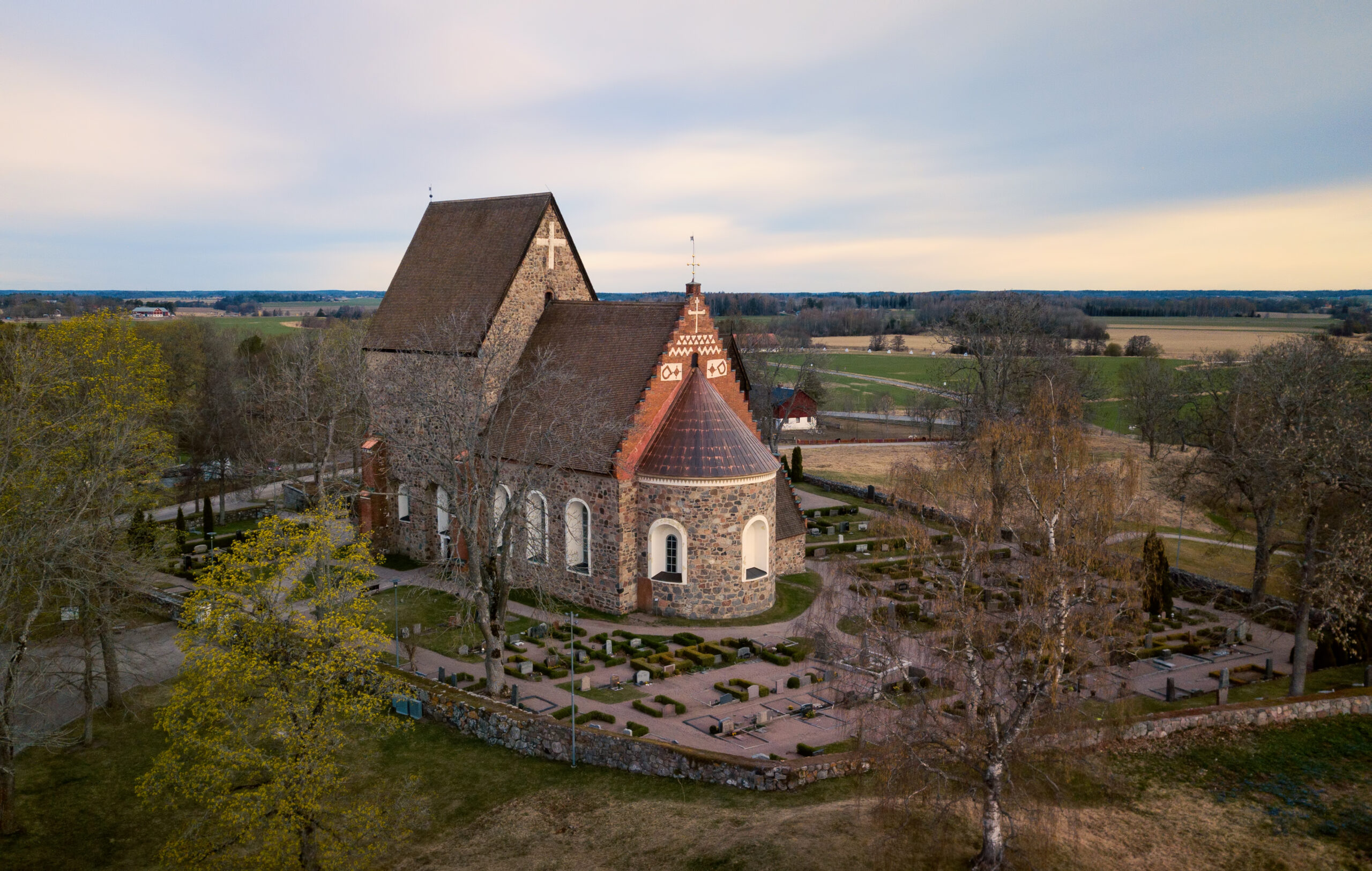 Gamla Uppsala : Est-ce que ce simple village était vraiment le cœur du monde scandinave ?