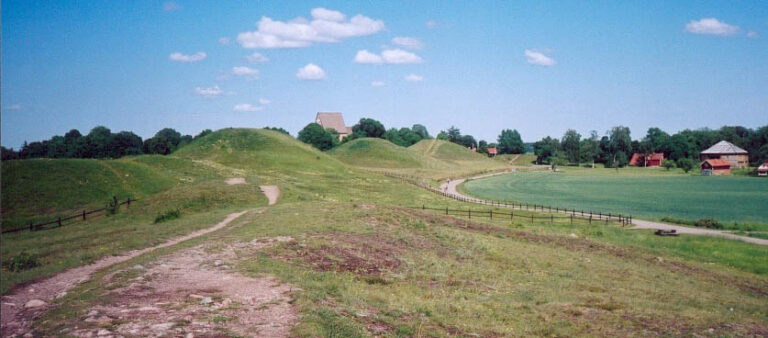 Gamla Uppsala : Est-ce que ce simple village était vraiment le cœur du monde scandinave ?