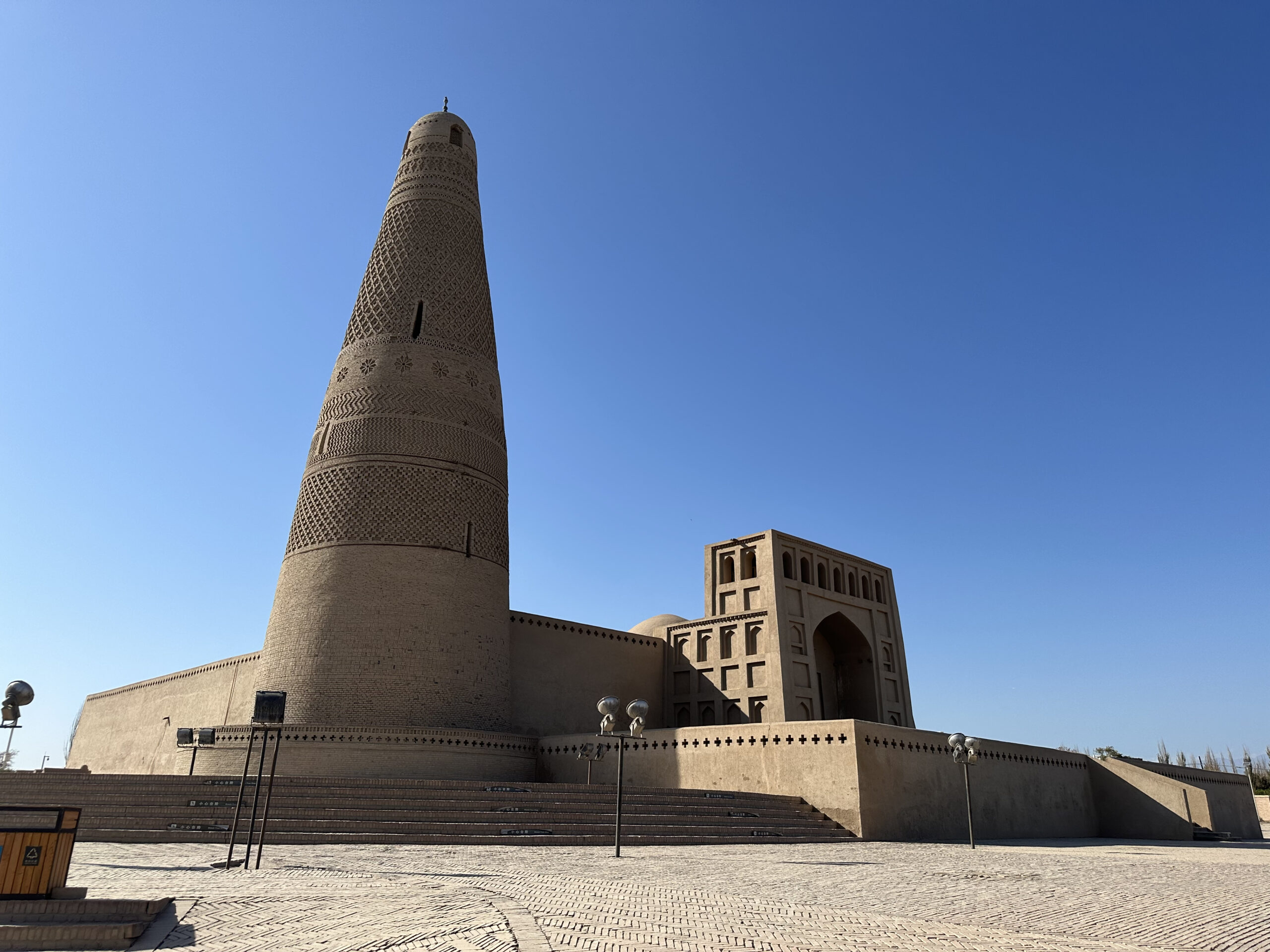 Minaret d'Emin : Une seule histoire, ou des dizaines de versions ?