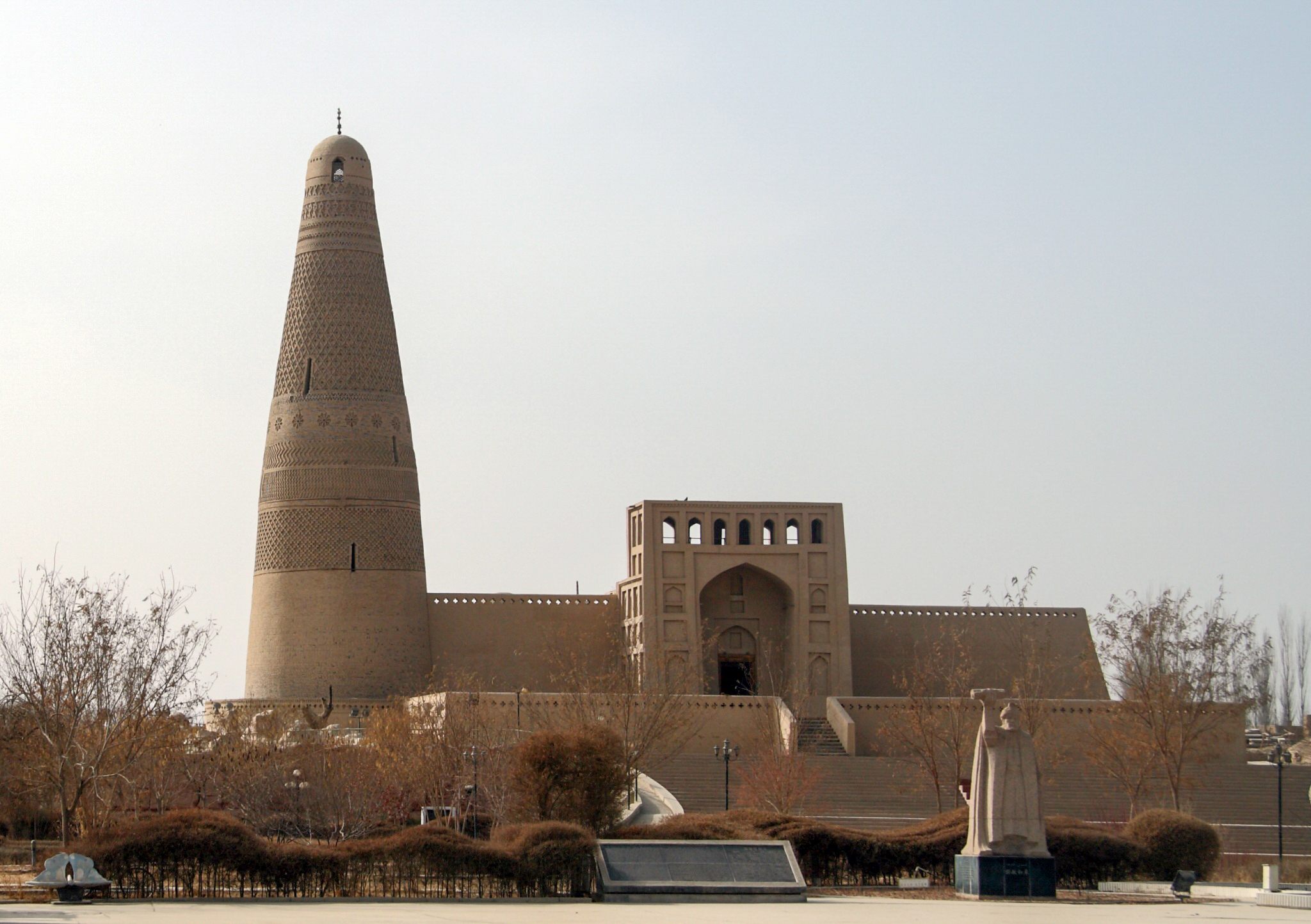 Minaret d'Emin : Une seule histoire, ou des dizaines de versions ?