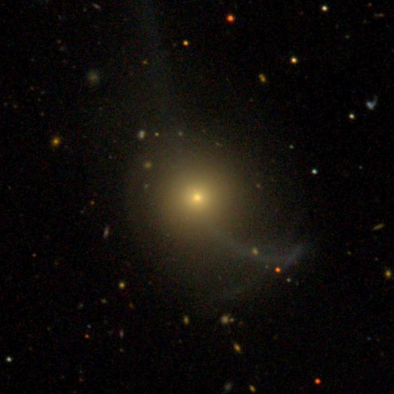 NGC 5216 : Est-ce une simple galaxie ou un champ de bataille cosmique ?