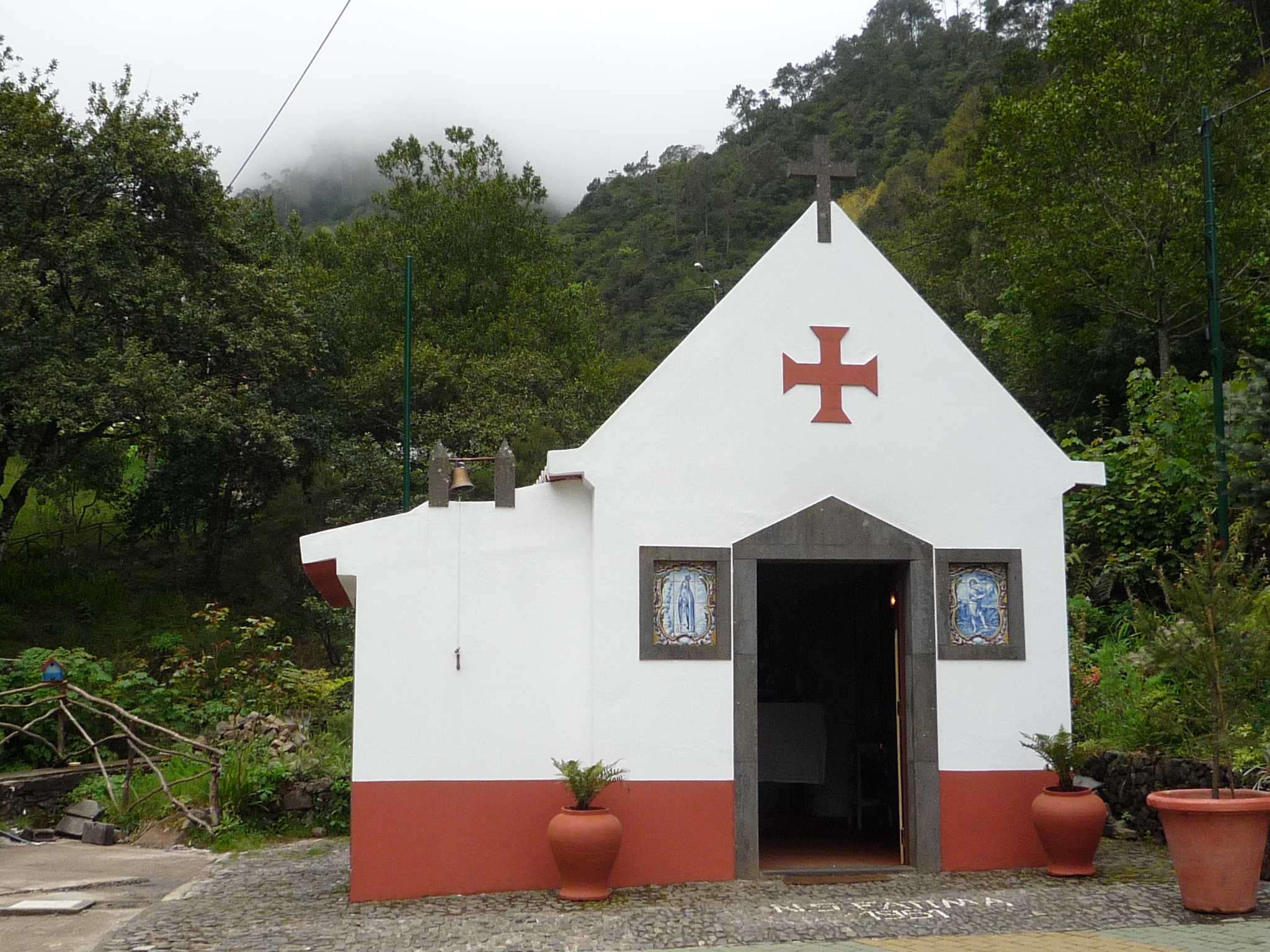 São Roque do Faial : Est-ce qu'un même lieu peut raconter des histoires si différentes ?