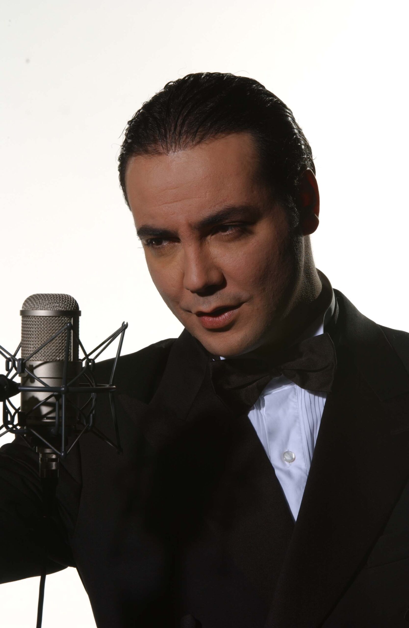 Un chanteur, trois dates et beaucoup de mystère !