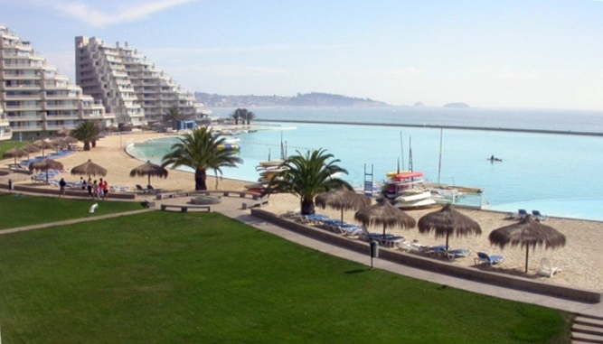 Un immense bassin et des manchots : le mystère d'Algarrobo !