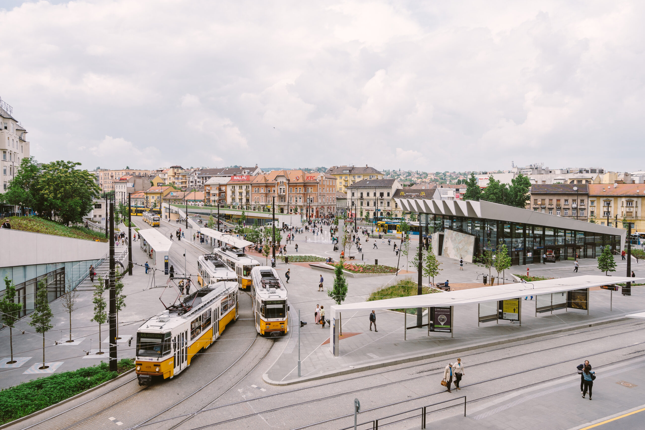 Un nom, mille histoires : le mystère de la place de Budapest