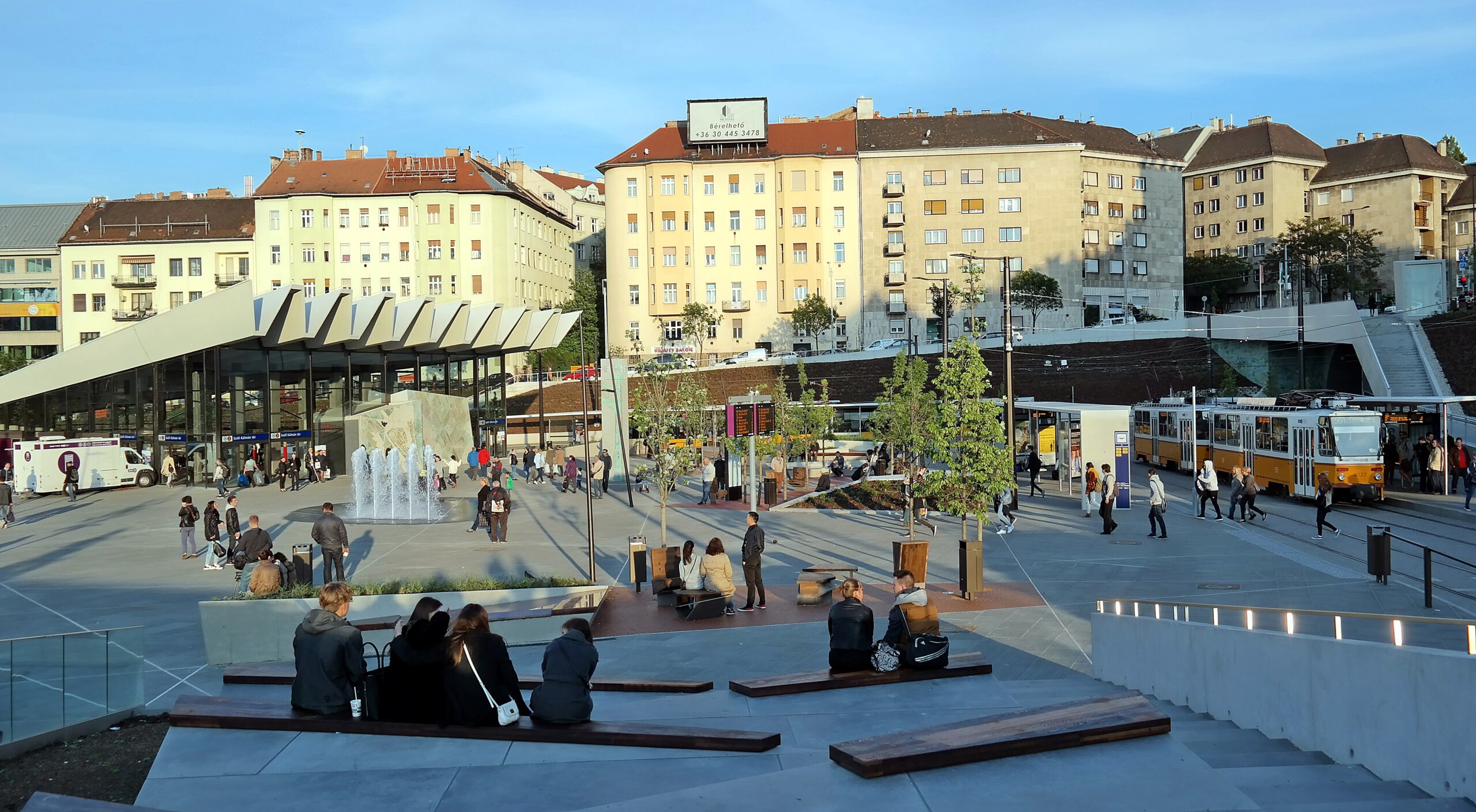 Un nom, mille histoires : le mystère de la place de Budapest