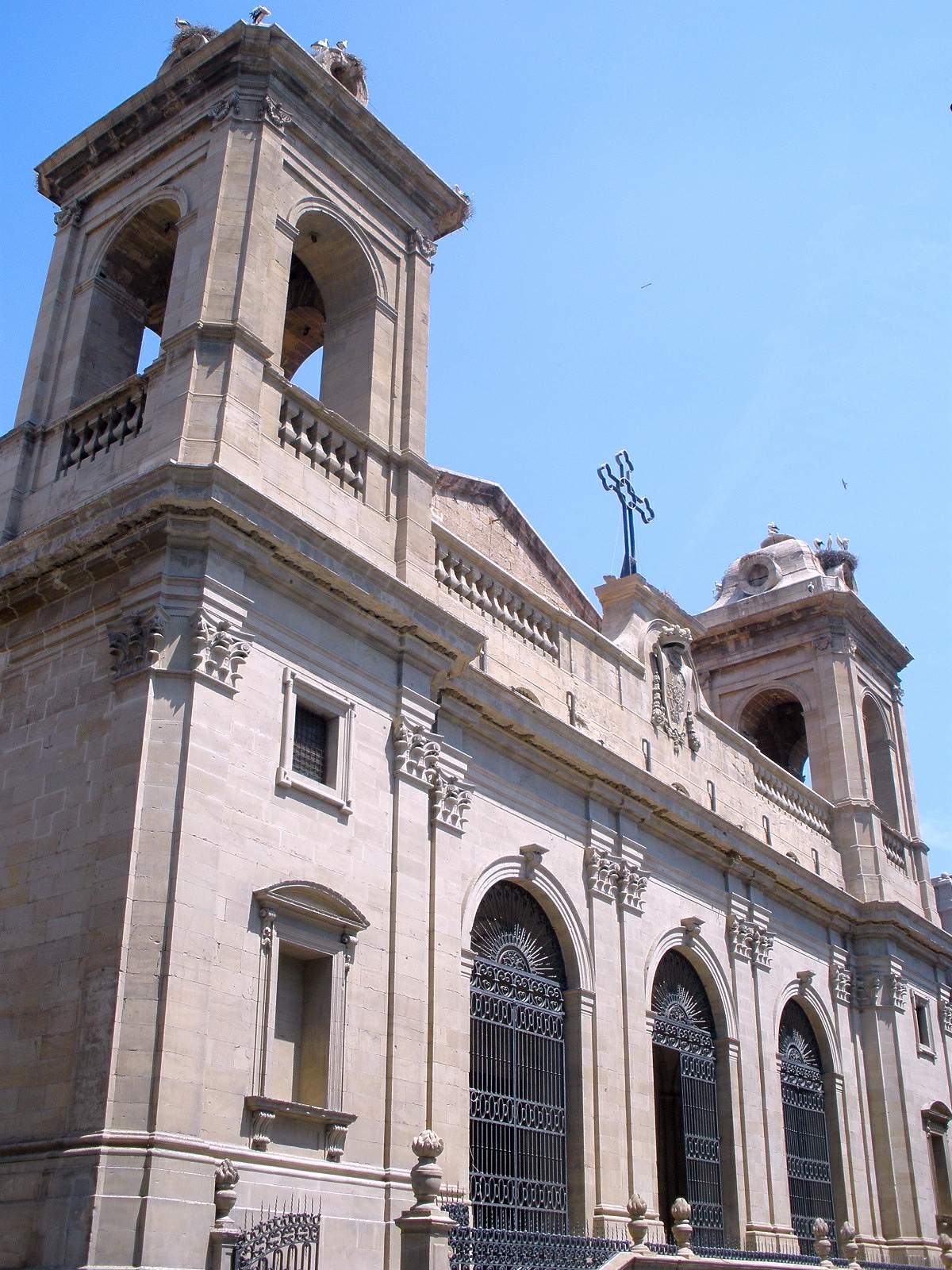 Une seule cathédrale, mais quatre histoires différentes ?